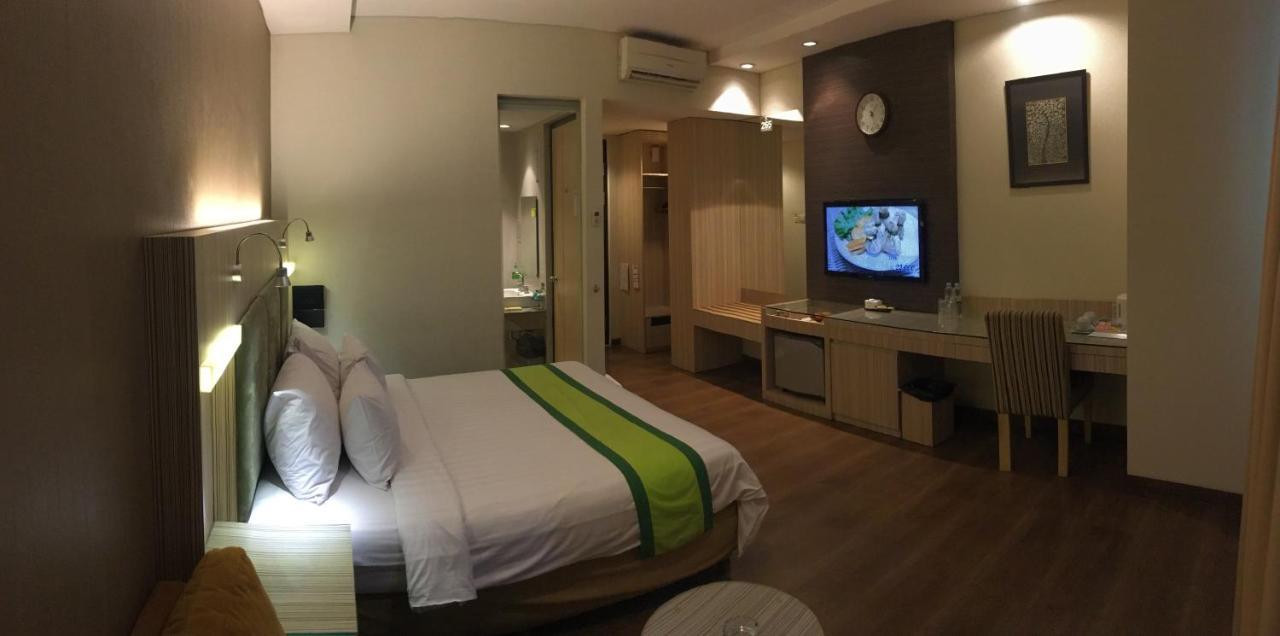 Hotel Wisata Niaga Purwokerto Exterior photo