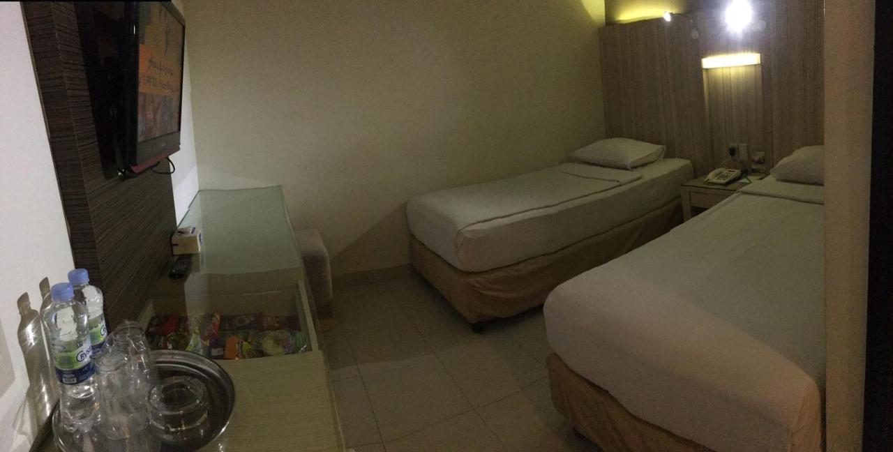 Hotel Wisata Niaga Purwokerto Exterior photo